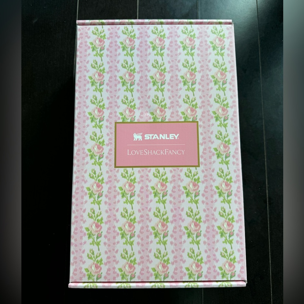 NWT The Stanley X LoveShackFancy Quencher 40 Oz Blooming Heirloom - Picture 2 of 4